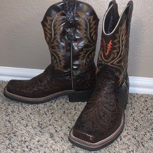 cowgirls boots authentic from Mexico! Only worn twice !